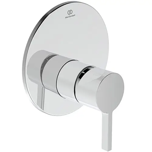 Brausearmatur in verchromter Ausführung, an der Wand montiert, mit runder Platte und verschiedenen Bedienelementen. Marke: Ideal Standard.